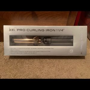 Ion curling iron